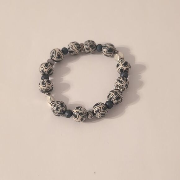 590 Silver Dark Gray and White Painted Pave Beaded Bracelet - Picture 4 of 4